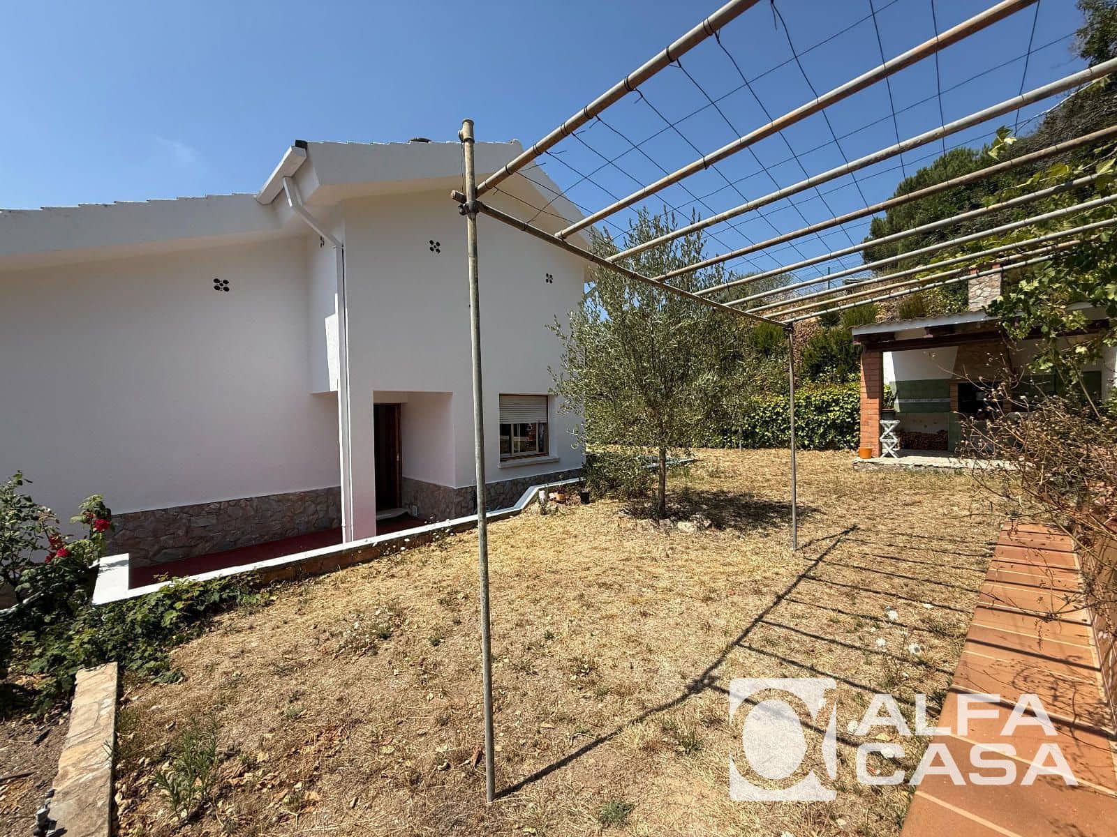 4 slaapkamer Villa te koop in Vidreres met garage - € 360.000 (Ref: 9989307)