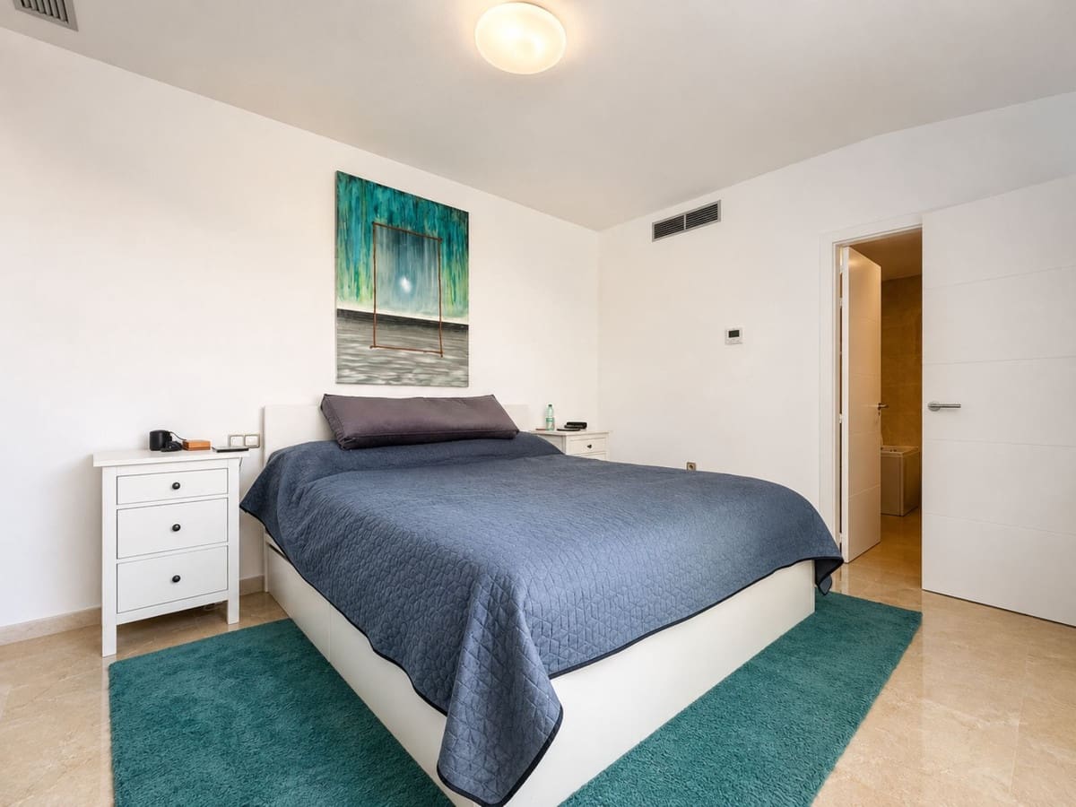 3 quarto Penthouse para venda em Manilva com piscina garagem - 395 000 € (Ref: 10007098)