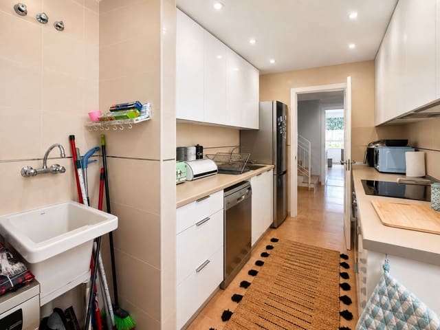 3 quarto Penthouse para venda em Manilva com piscina garagem - 395 000 € (Ref: 10007098)