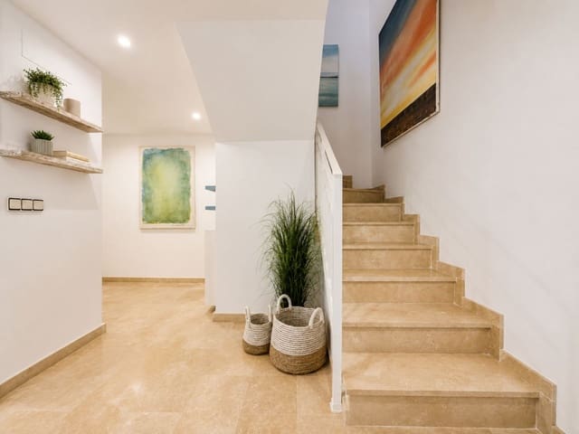 3 quarto Penthouse para venda em Manilva com piscina garagem - 395 000 € (Ref: 10007098)