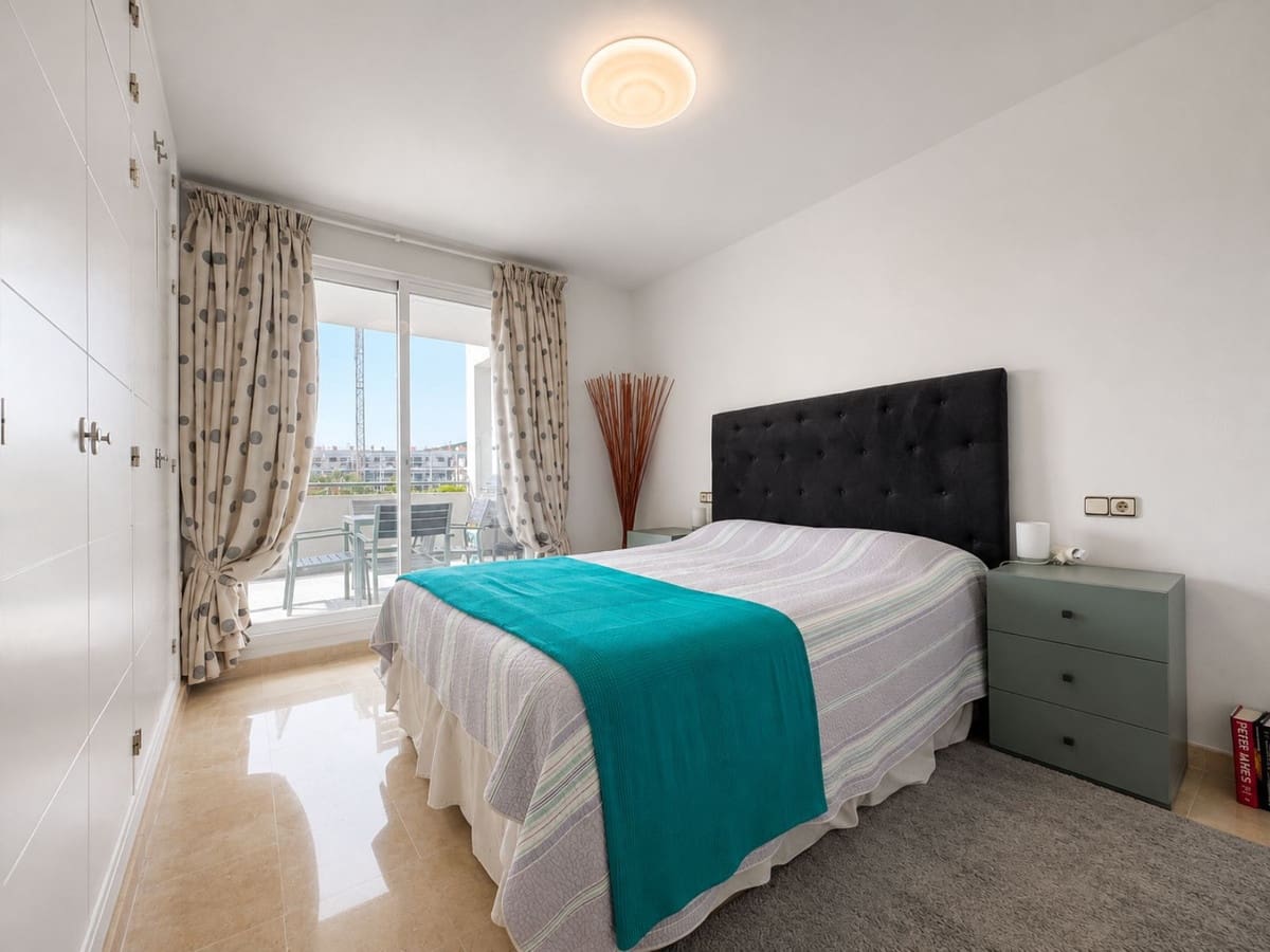 3 quarto Penthouse para venda em Manilva com piscina garagem - 395 000 € (Ref: 10007098)