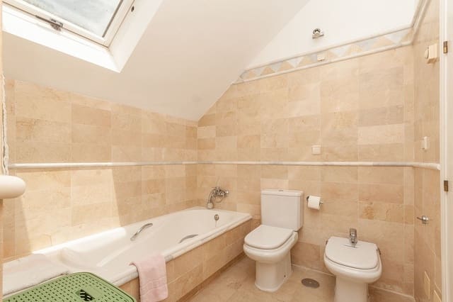 3 sovrum Takvåning till salu i Elviria, Marbella med pool garage - 1 095 000 € (Ref: 10007480)