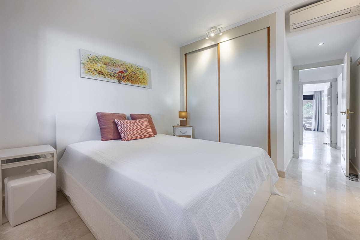2 soveværelse Lejlighed til salg i Estepona med swimmingpool garage - € 359.000 (Ref: 10008062)