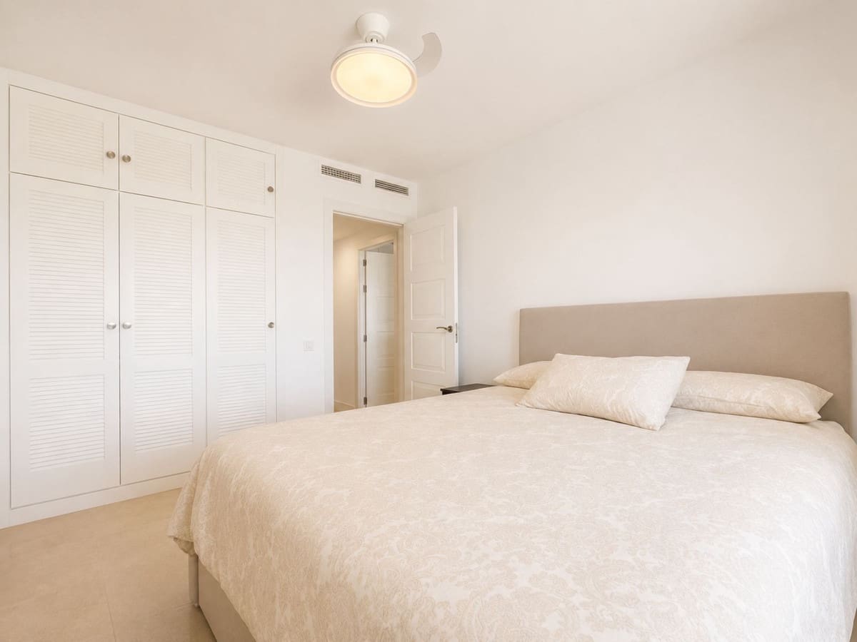 2 sypialnia Apartament przy plaży na sprzedaż w La Duquesa / Puerto de la Duquesa - 385 000 € (Ref: 10009980)