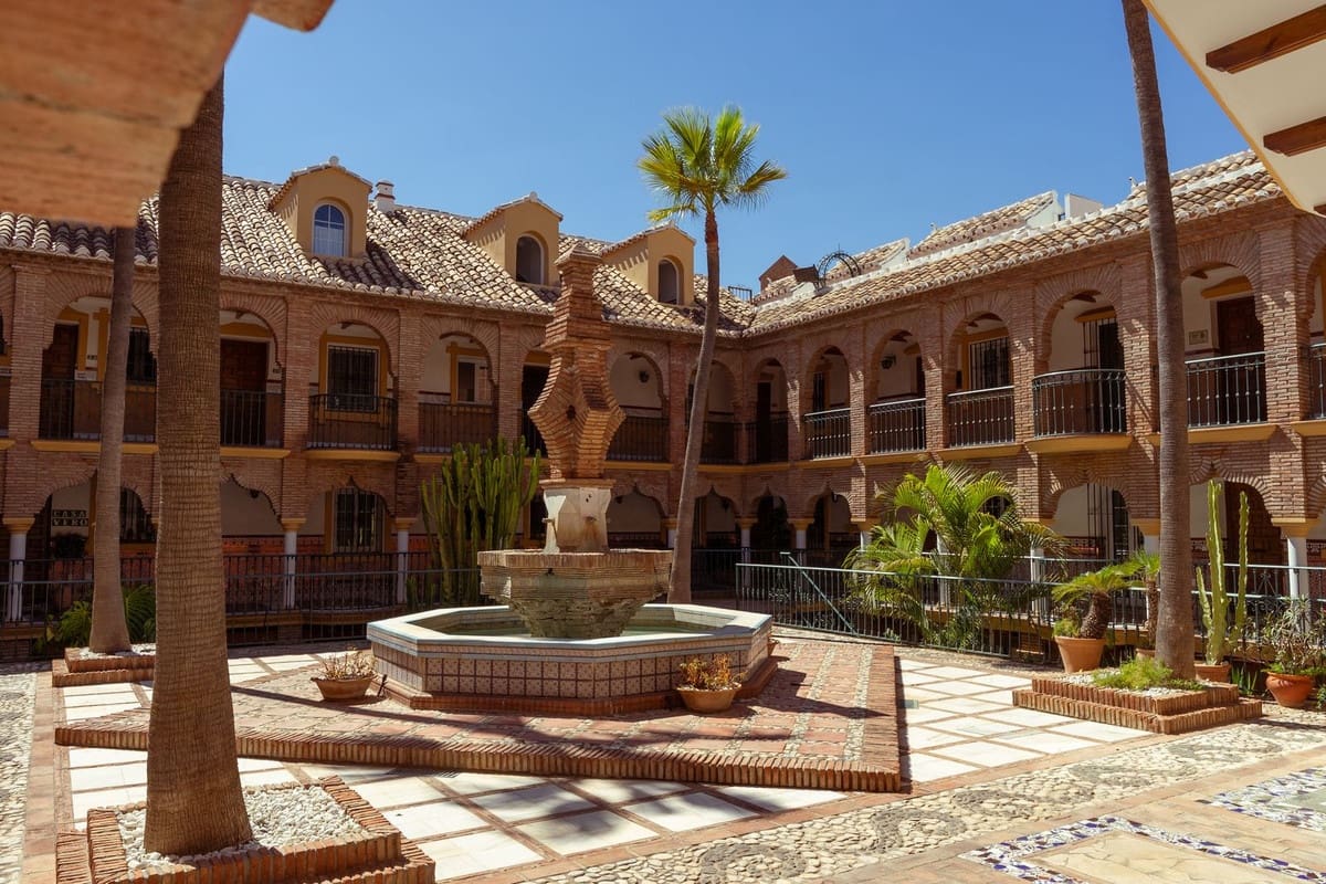 3 sypialnia Dom na sprzedaż w Mijas z basenem garażem - 365 000 € (Ref: 10018103)