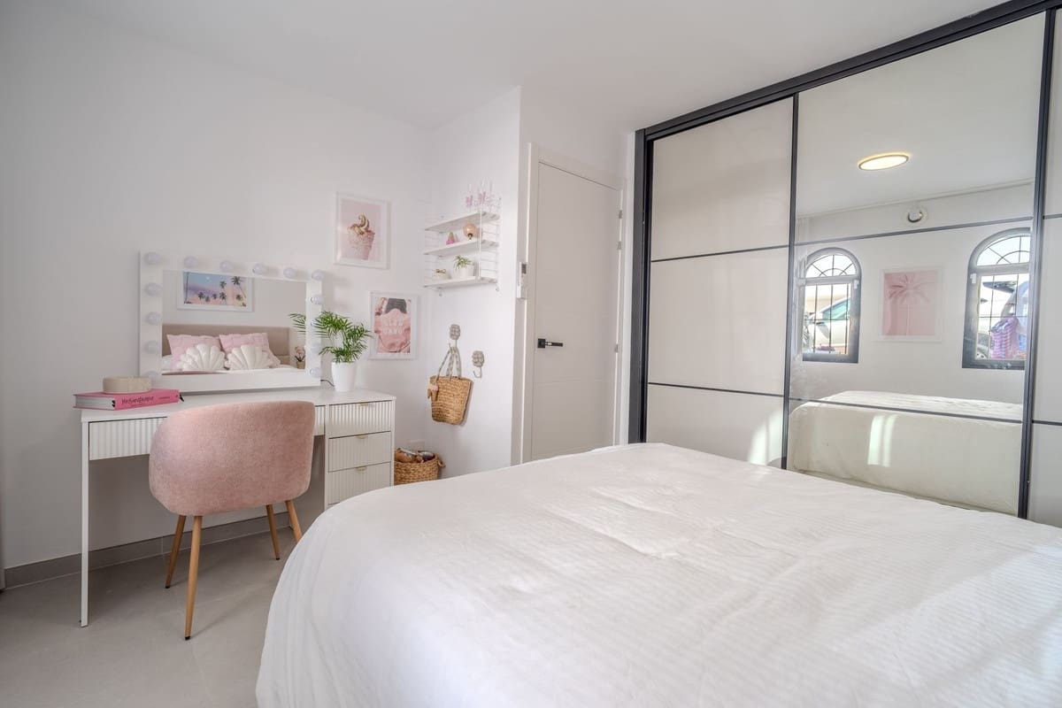 4 soverom Hus til salgs i New Golden Mile med svømmebasseng garasje - € 750 000 (Ref: 10021730)