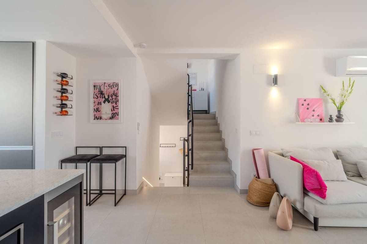 4 soverom Hus til salgs i New Golden Mile med svømmebasseng garasje - € 750 000 (Ref: 10021730)