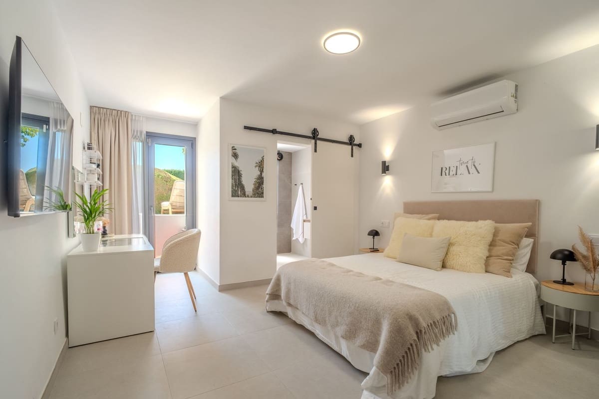 4 soverom Hus til salgs i New Golden Mile med svømmebasseng garasje - € 750 000 (Ref: 10021730)