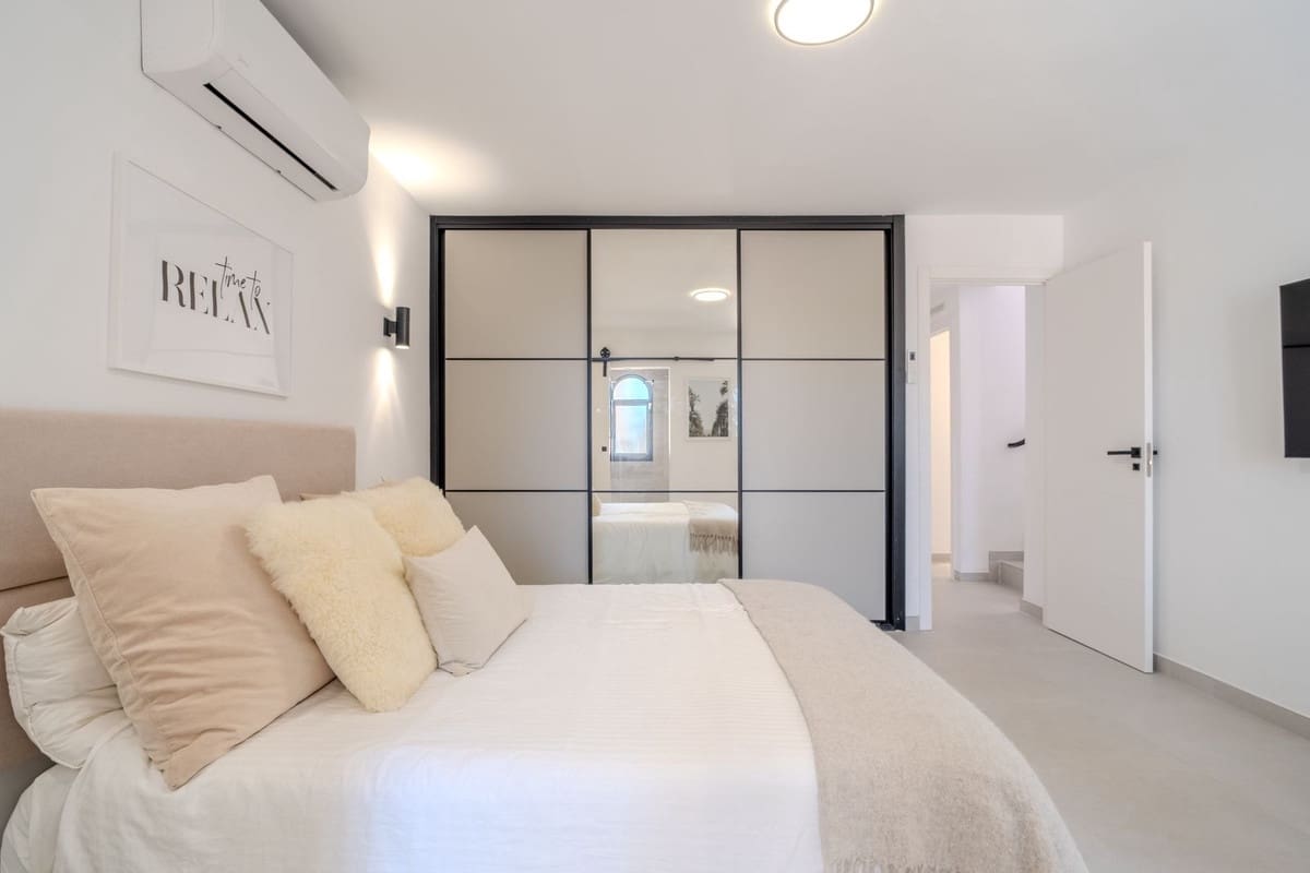 4 soverom Hus til salgs i New Golden Mile med svømmebasseng garasje - € 750 000 (Ref: 10021730)
