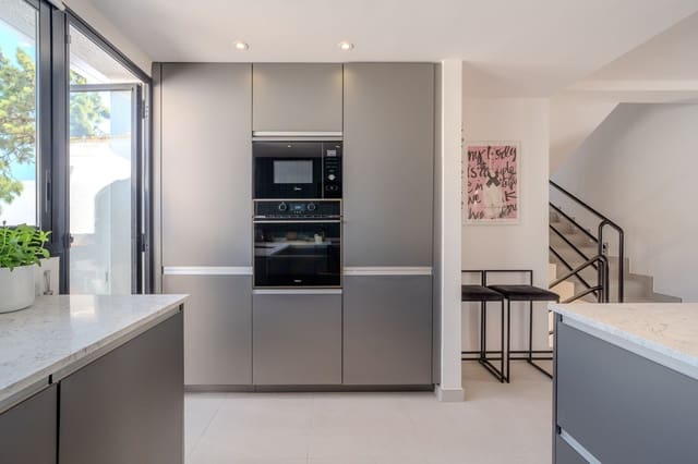 4 soverom Hus til salgs i New Golden Mile, Estepona med svømmebasseng garasje - € 750 000 (Ref: 10021730)