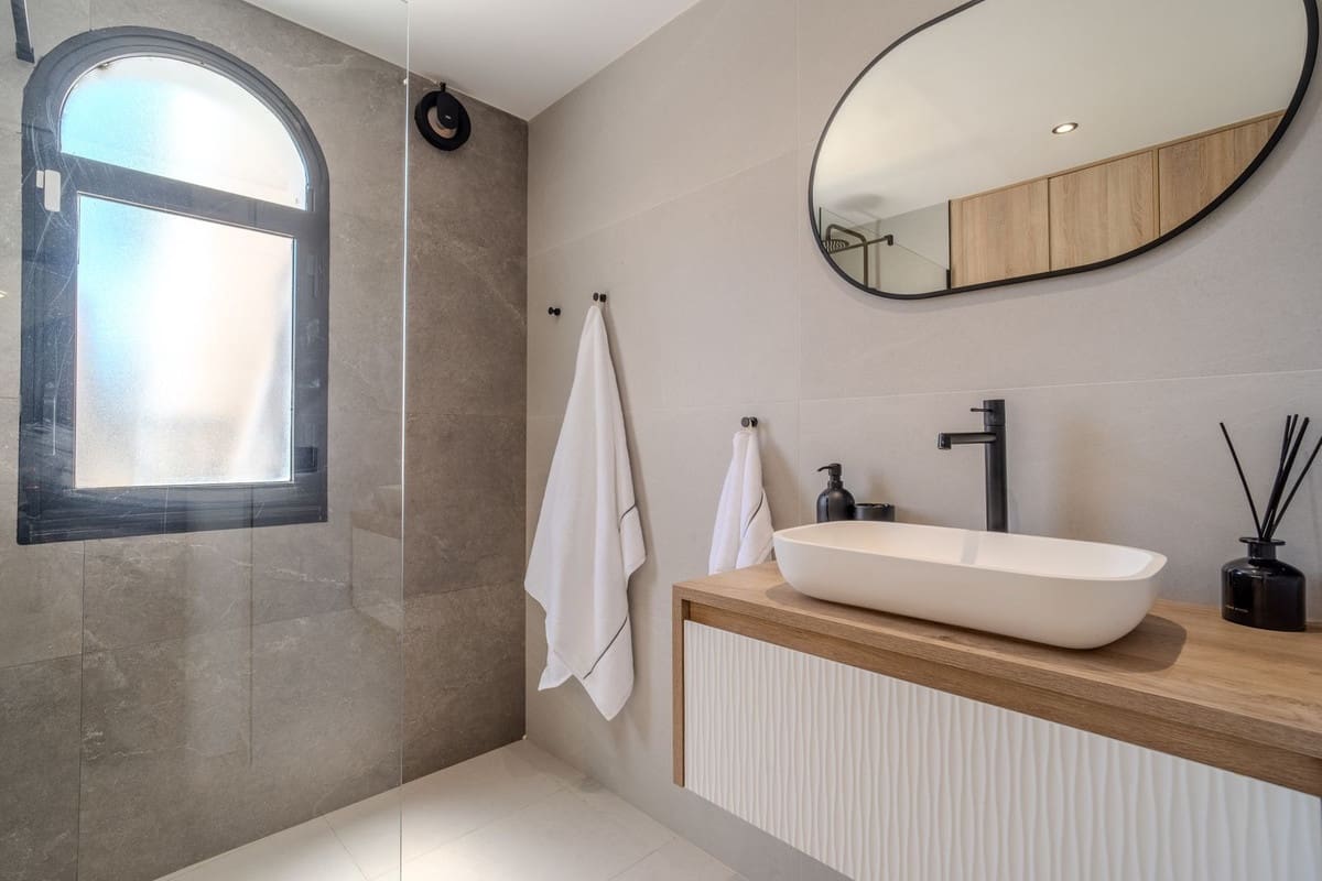 4 soverom Hus til salgs i New Golden Mile med svømmebasseng garasje - € 750 000 (Ref: 10021730)