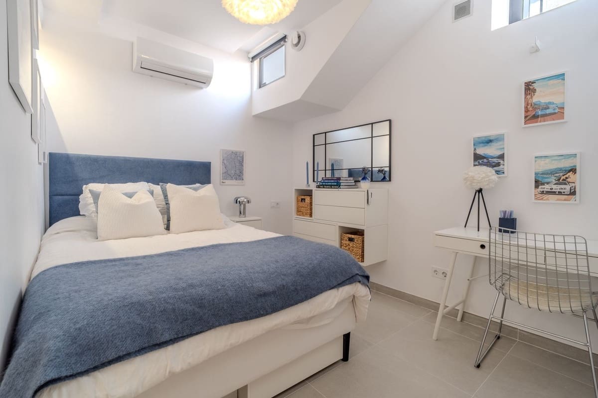 4 soverom Hus til salgs i New Golden Mile med svømmebasseng garasje - € 750 000 (Ref: 10021730)