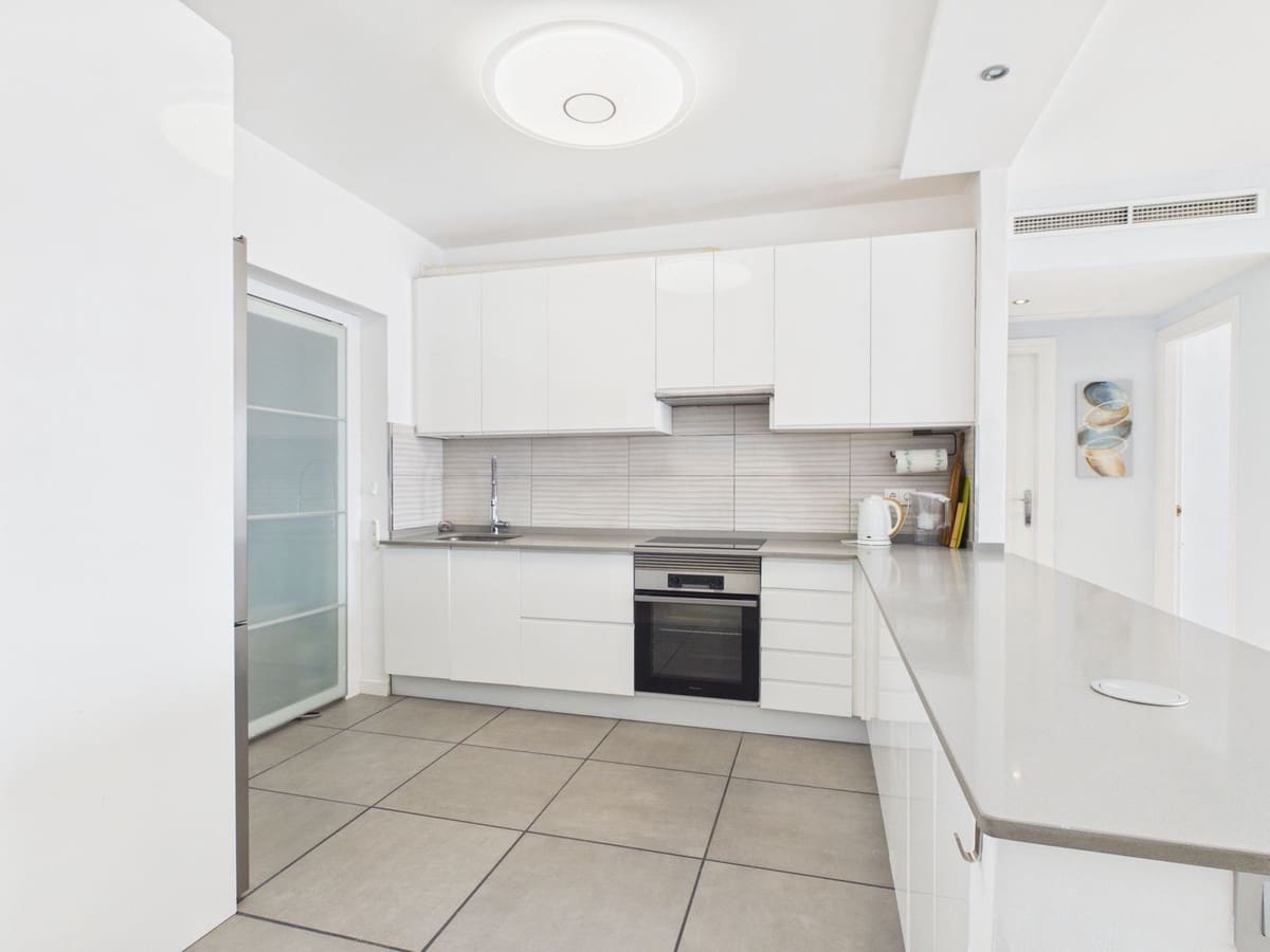 2 soverom Leilighet til salgs i Manilva med svømmebasseng garasje - € 299 000 (Ref: 10033290)