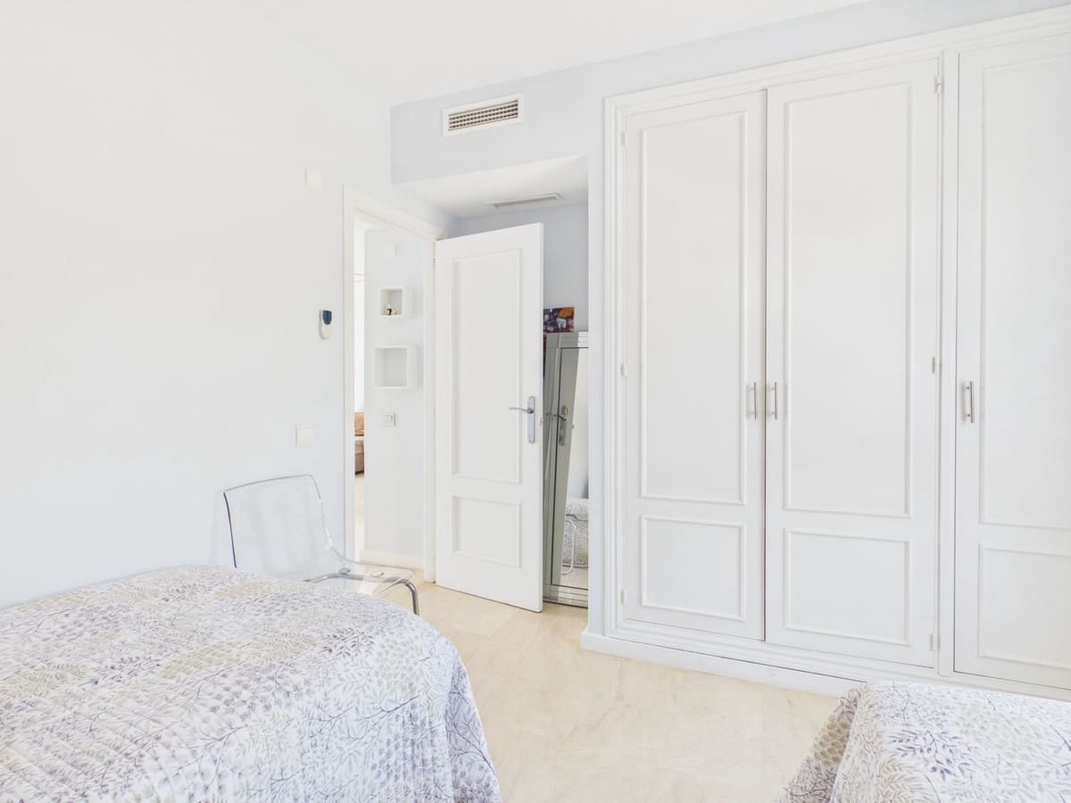 2 soverom Leilighet til salgs i Manilva med svømmebasseng garasje - € 299 000 (Ref: 10033290)