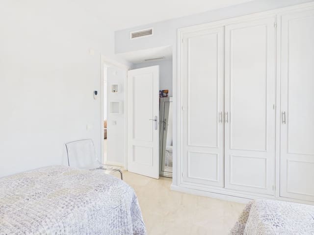 2 bedroom Apartment for sale in Manilva with pool garage - € 299,000 (Ref: 10033290)