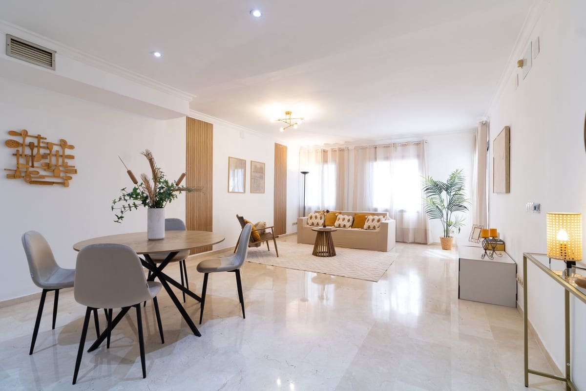 2 bedroom Beach Apartment for sale in Puerto Banus - € 540,000 (Ref: 10033293)