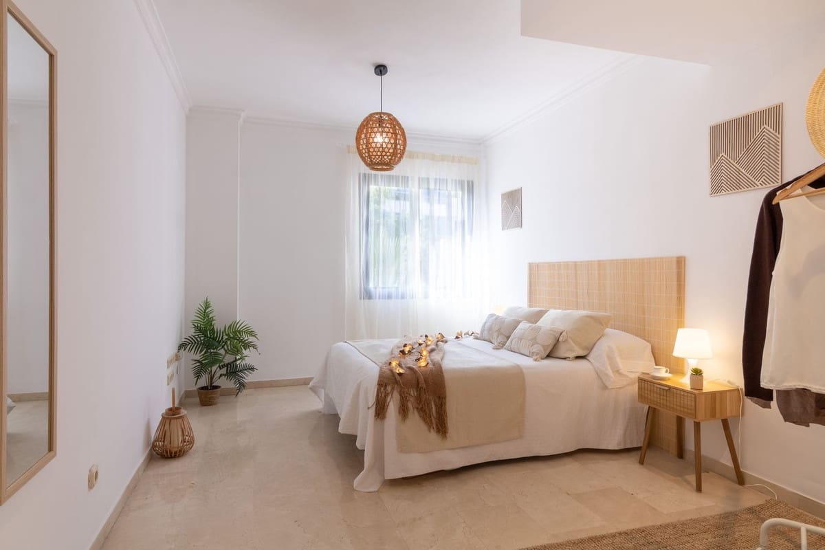 2 bedroom Beach Apartment for sale in Puerto Banus - € 540,000 (Ref: 10033293)