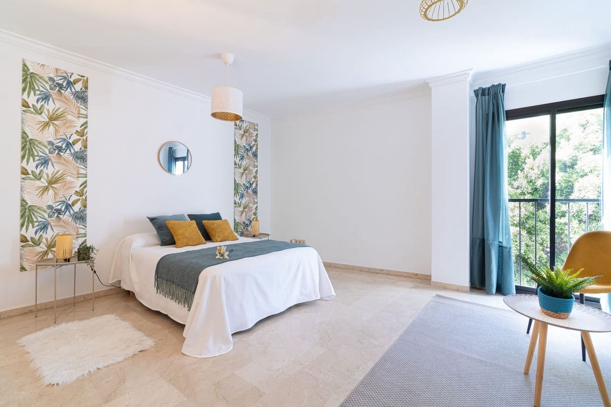 2 bedroom Beach Apartment for sale in Puerto Banus - € 540,000 (Ref: 10033293)