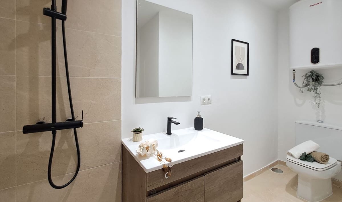 2 bedroom Beach Apartment for sale in Puerto Banus - € 540,000 (Ref: 10033293)
