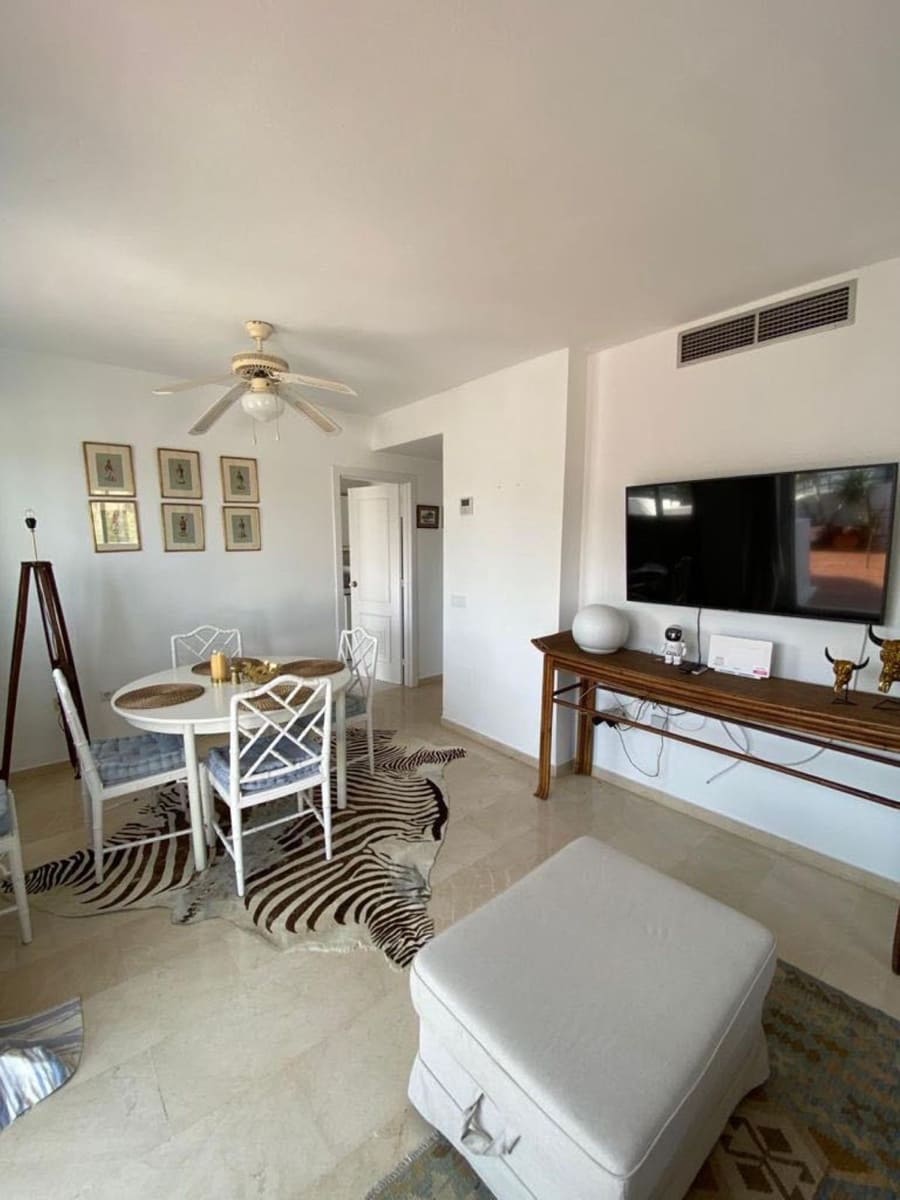 1 soverom Penthouse til salgs i Estepona med svømmebasseng - € 299 000 (Ref: 10037655)