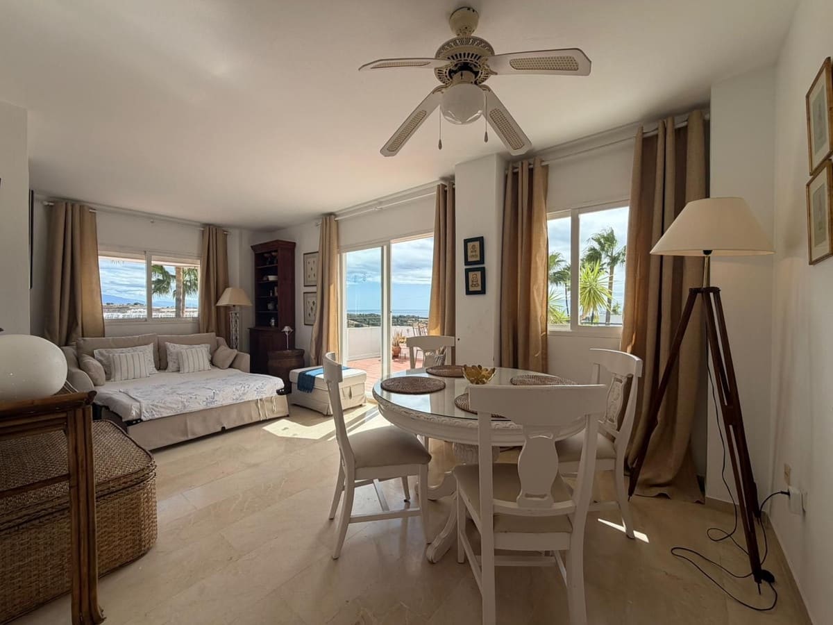 1 soverom Penthouse til salgs i Estepona med svømmebasseng - € 299 000 (Ref: 10037655)