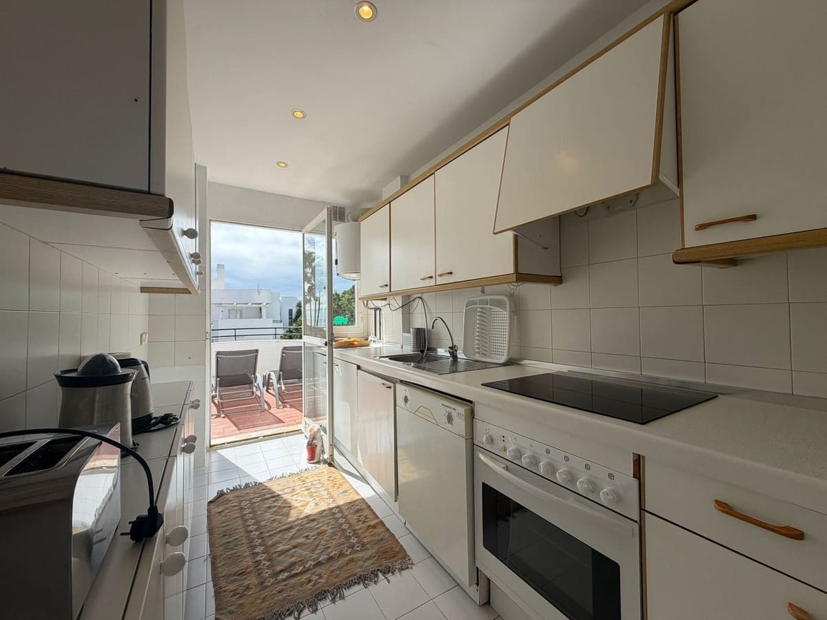 1 soverom Penthouse til salgs i Estepona med svømmebasseng - € 299 000 (Ref: 10037655)