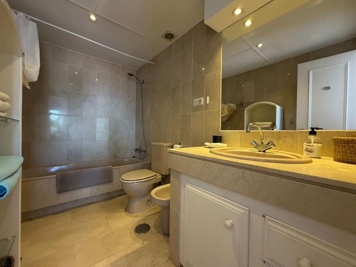 1 soverom Penthouse til salgs i Estepona med svømmebasseng - € 299 000 (Ref: 10037655)