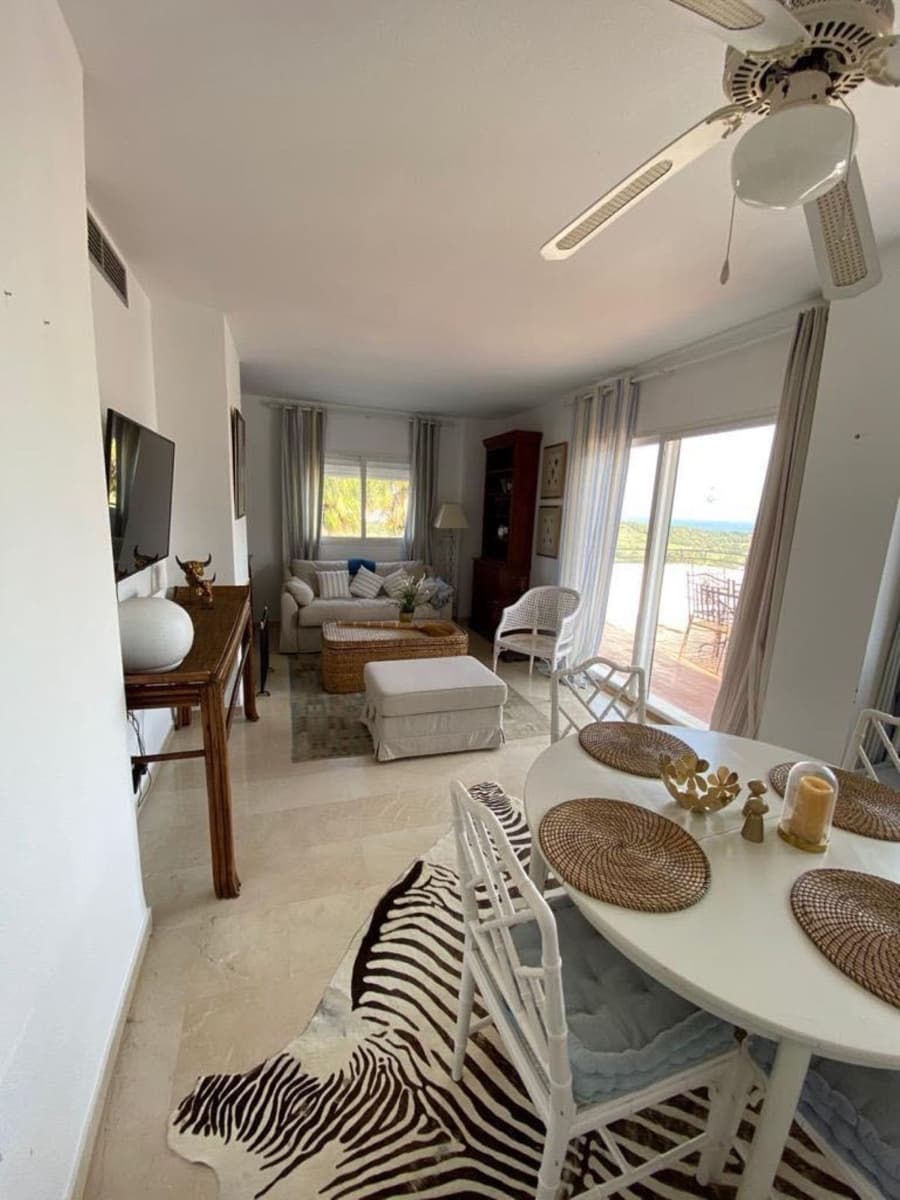 1 soverom Penthouse til salgs i Estepona med svømmebasseng - € 299 000 (Ref: 10037655)