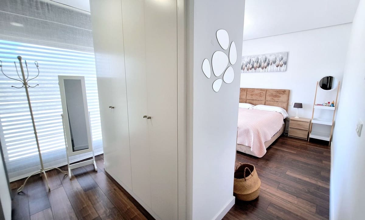 4 soverom Kjedet enebolig til salgs i Manilva med svømmebasseng garasje - € 595 000 (Ref: 10037656)