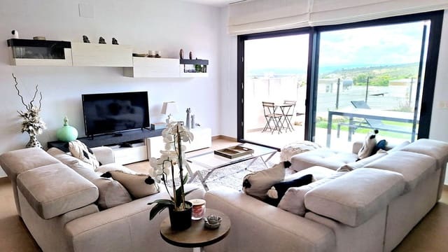 4 soverom Kjedet enebolig til salgs i Manilva med svømmebasseng garasje - € 595 000 (Ref: 10037656)