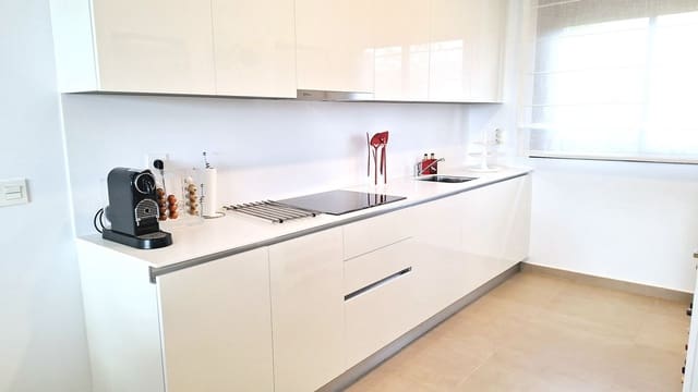 4 soverom Kjedet enebolig til salgs i Manilva med svømmebasseng garasje - € 595 000 (Ref: 10037656)