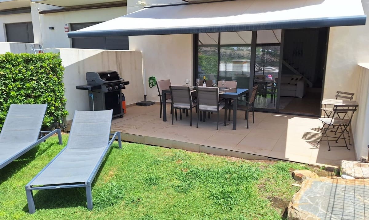 4 soverom Kjedet enebolig til salgs i Manilva med svømmebasseng garasje - € 595 000 (Ref: 10037656)