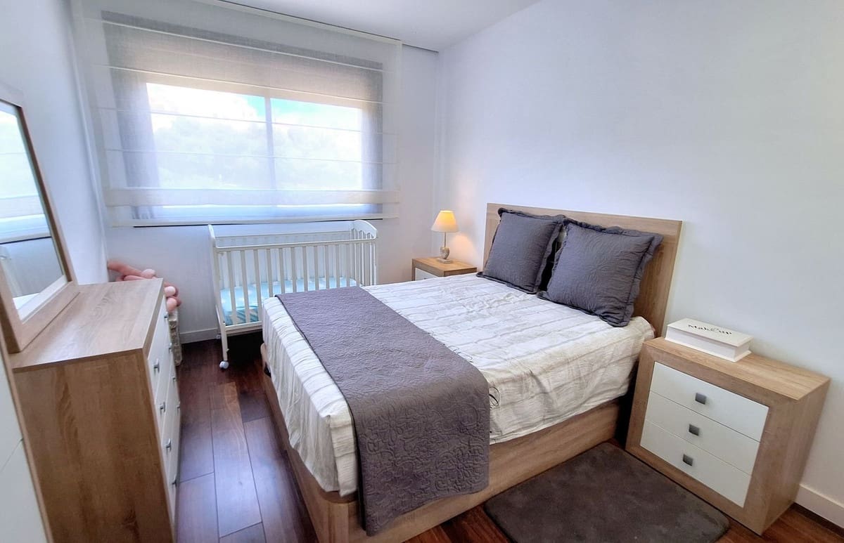 4 soverom Kjedet enebolig til salgs i Manilva med svømmebasseng garasje - € 595 000 (Ref: 10037656)
