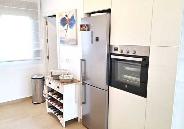 4 soverom Kjedet enebolig til salgs i Manilva med svømmebasseng garasje - € 595 000 (Ref: 10037656)