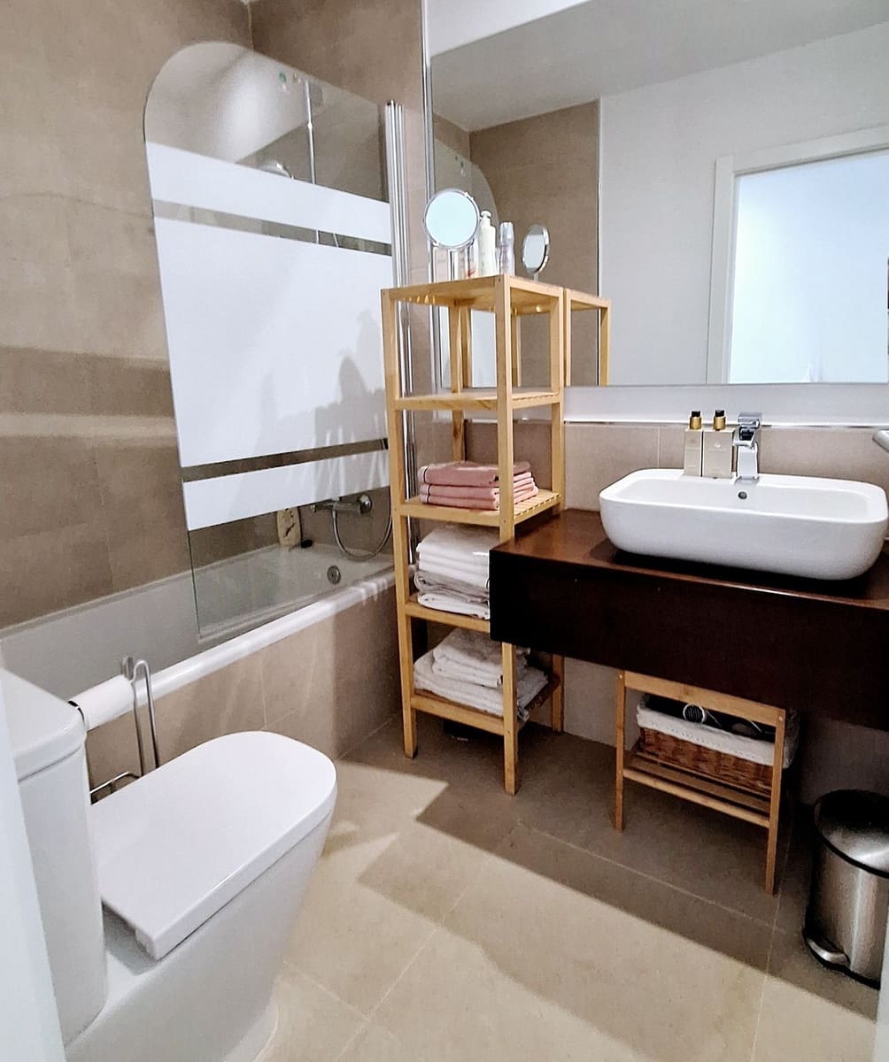 4 soverom Kjedet enebolig til salgs i Manilva med svømmebasseng garasje - € 595 000 (Ref: 10037656)