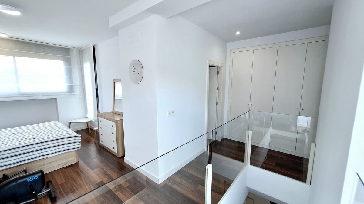 4 soverom Kjedet enebolig til salgs i Manilva med svømmebasseng garasje - € 595 000 (Ref: 10037656)
