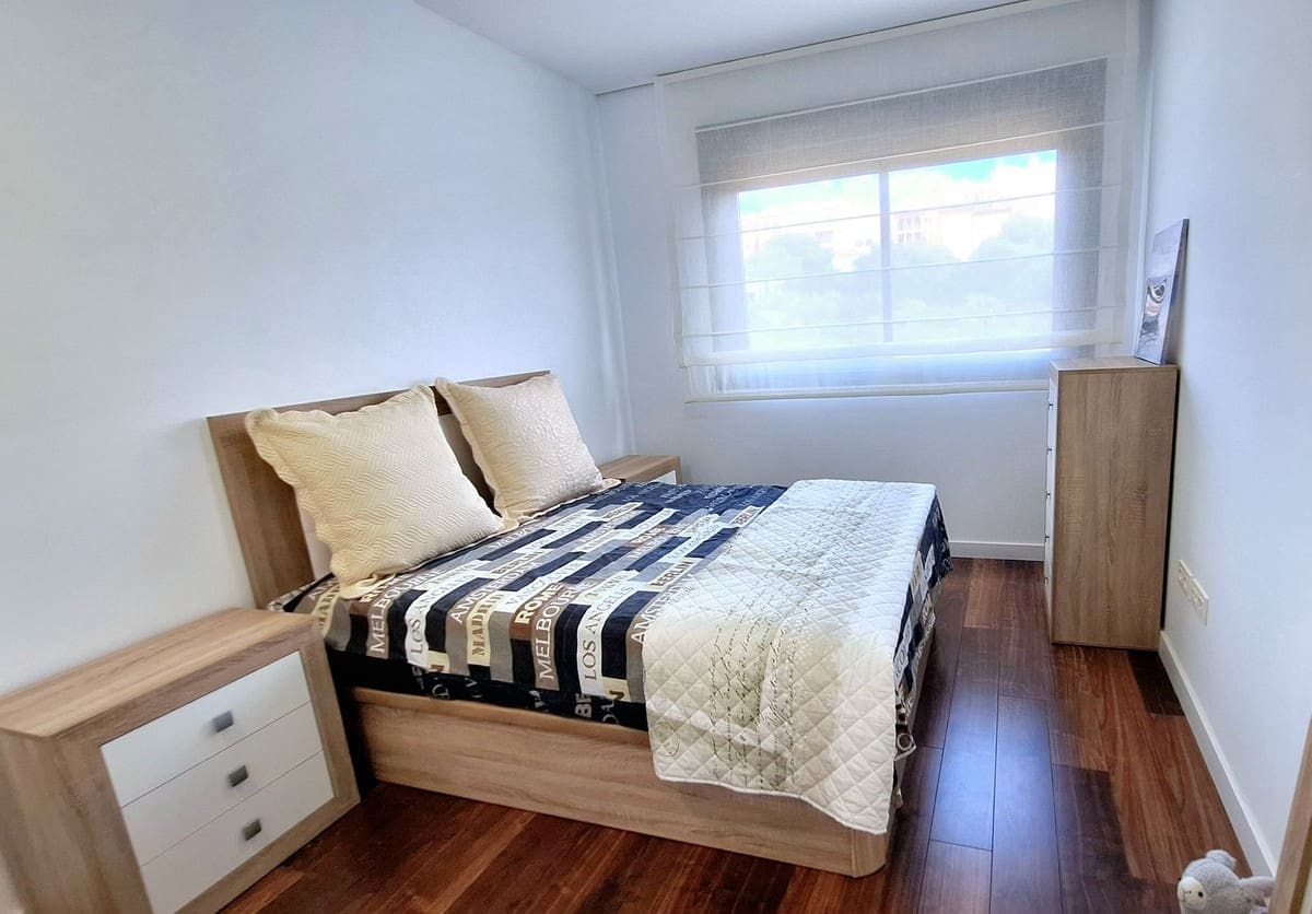 4 soverom Kjedet enebolig til salgs i Manilva med svømmebasseng garasje - € 595 000 (Ref: 10037656)
