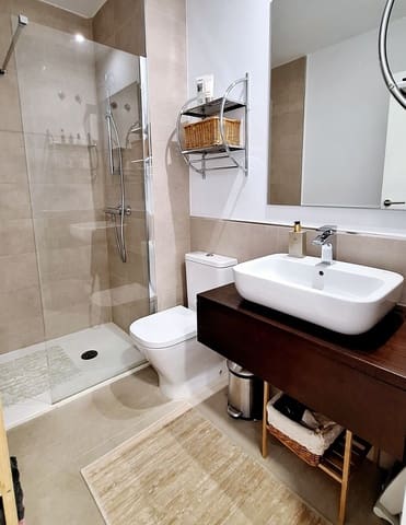 4 soverom Kjedet enebolig til salgs i Manilva med svømmebasseng garasje - € 595 000 (Ref: 10037656)