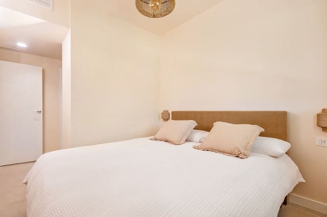 2 bedroom Apartment for sale in Selwo, Estepona with pool garage - € 435,000 (Ref: 10038577)