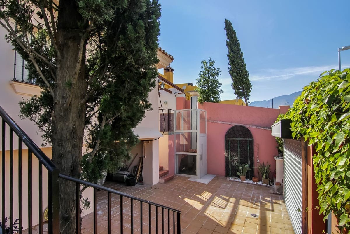 Villa for sale in Mijas with pool garage - € 799,000 (Ref: 10038615)