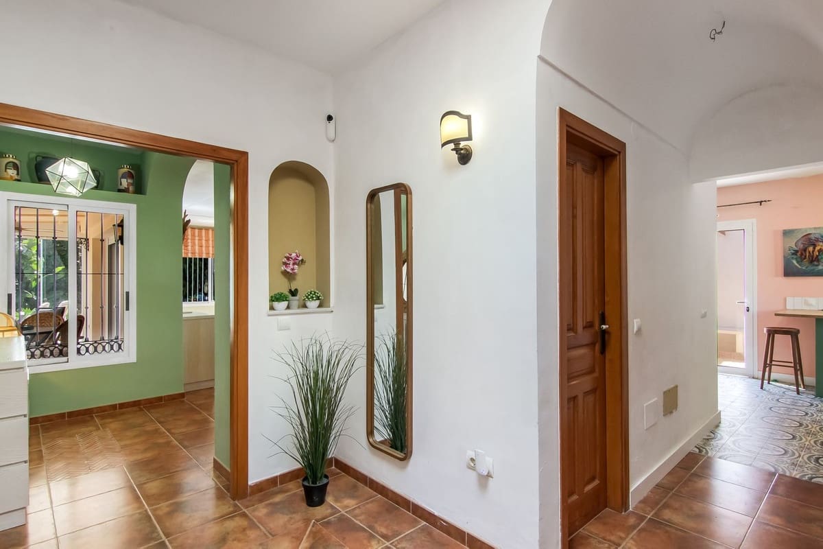 Villa for sale in Mijas with pool garage - € 799,000 (Ref: 10038615)