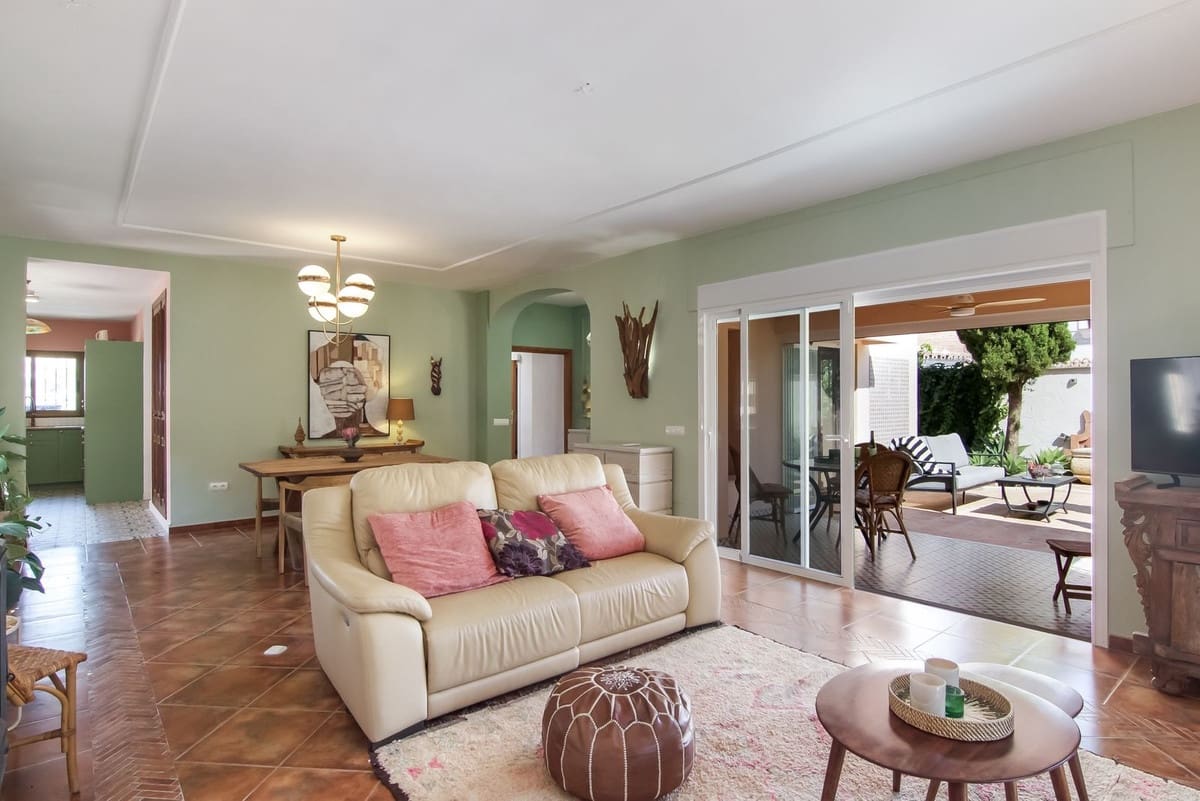Villa for sale in Mijas with pool garage - € 799,000 (Ref: 10038615)