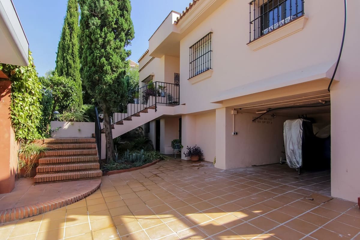 Villa for sale in Mijas with pool garage - € 799,000 (Ref: 10038615)