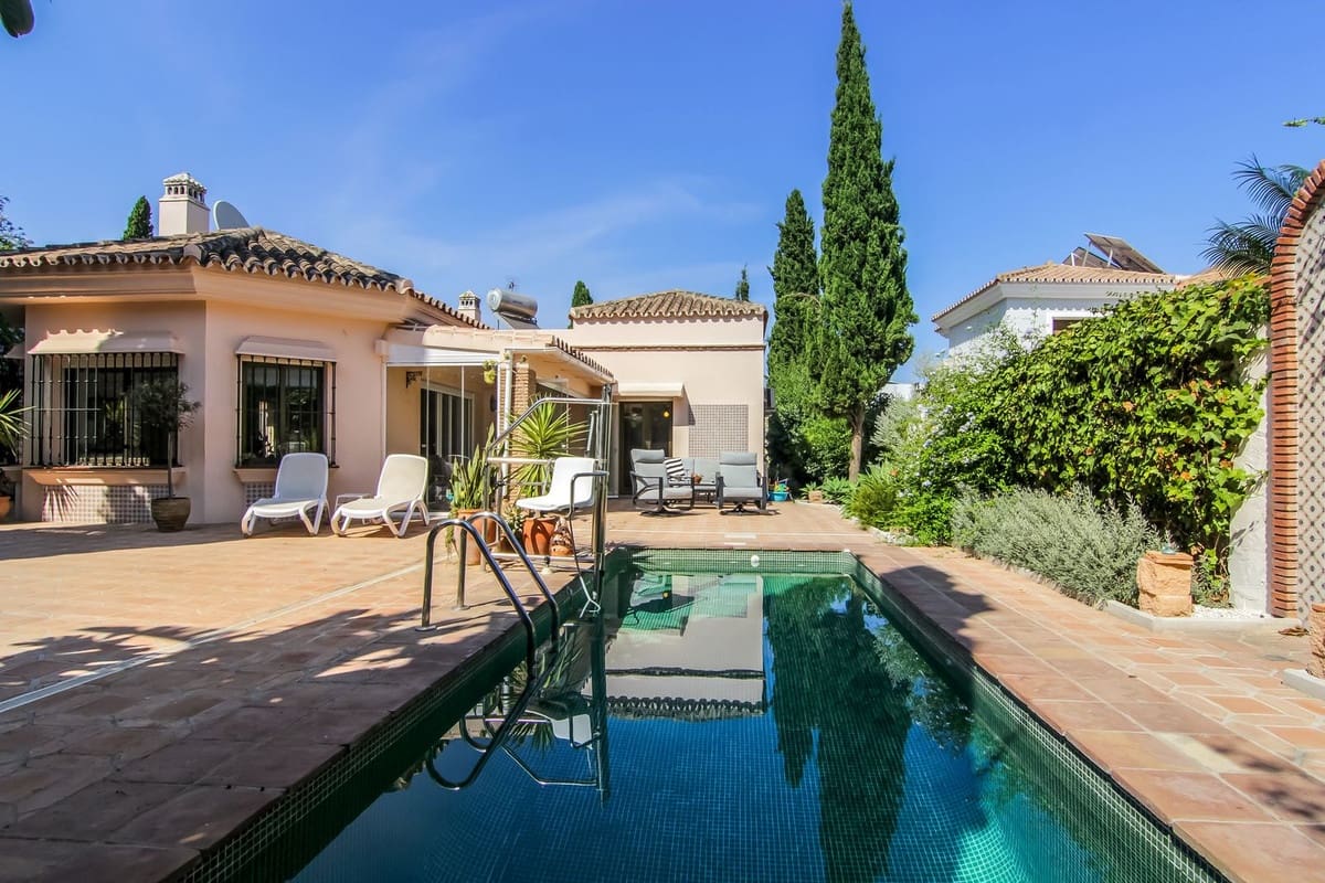 Villa for sale in Mijas with pool garage - € 799,000 (Ref: 10038615)