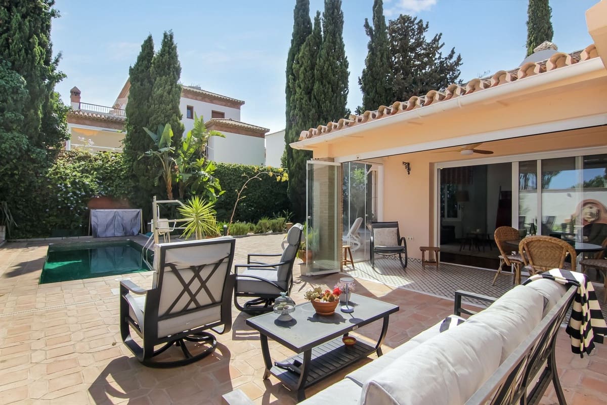Villa for sale in Mijas with pool garage - € 799,000 (Ref: 10038615)