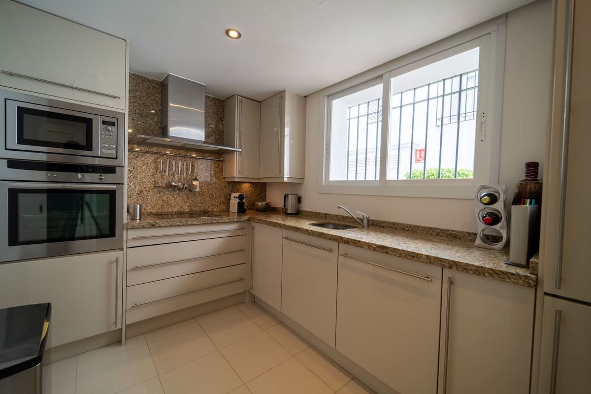 3 chambre Appartement de Plage à vendre à Elviria avec piscine garage - 995 000 € (Ref: 10042261)