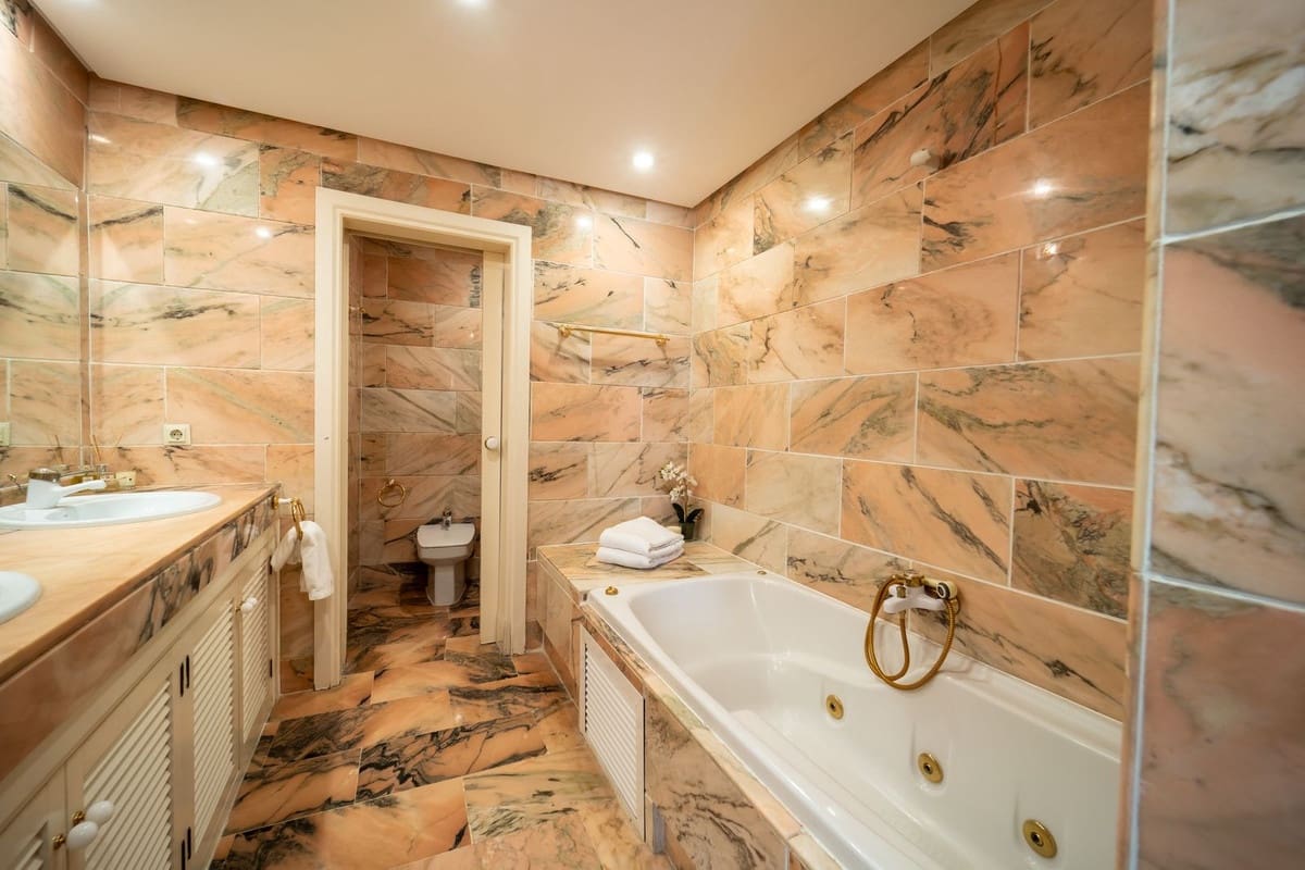 3 chambre Appartement de Plage à vendre à Elviria avec piscine garage - 995 000 € (Ref: 10042261)