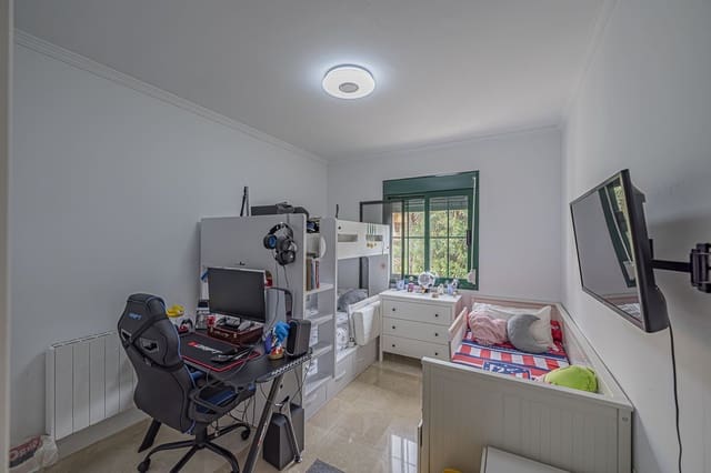 3 makuuhuone Omakotitalo myytävänä paikassa Golden Mile, Marbella mukana uima-altaan 
autotalli - 845 000 € (Ref: 10046650)
