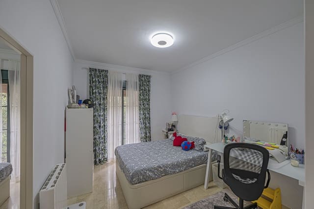 3 makuuhuone Omakotitalo myytävänä paikassa Golden Mile, Marbella mukana uima-altaan 
autotalli - 845 000 € (Ref: 10046650)