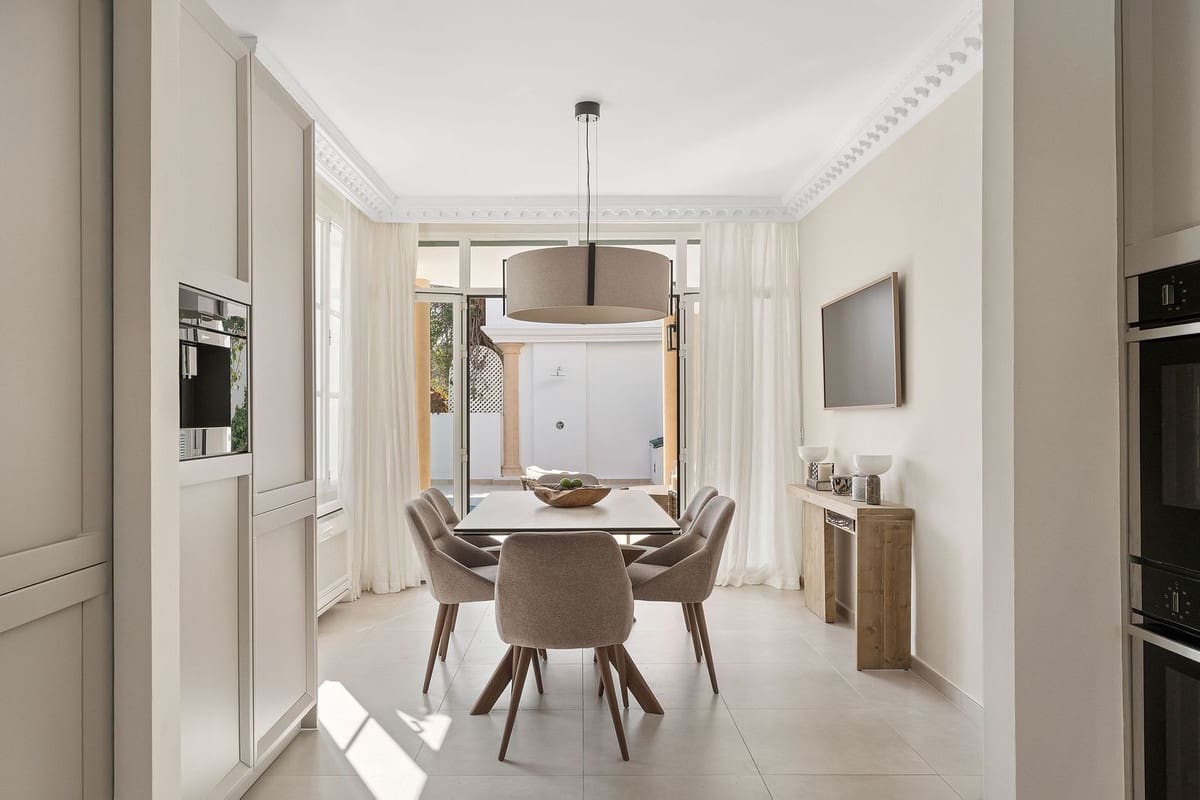 5 slaapkamer Villa te koop in Guadalmina met zwembad - € 2.095.000 (Ref: 10048491)